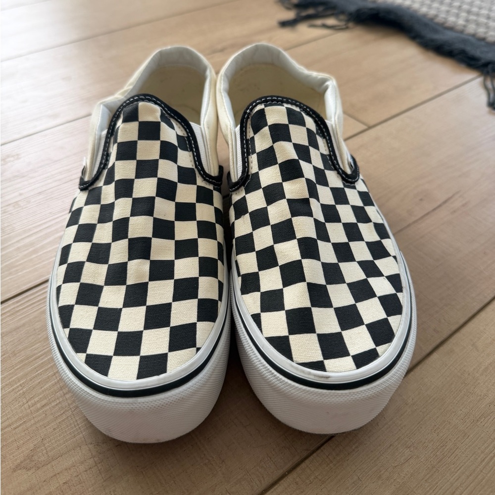 Black and white checkered platform slip-on Vans size W9.5